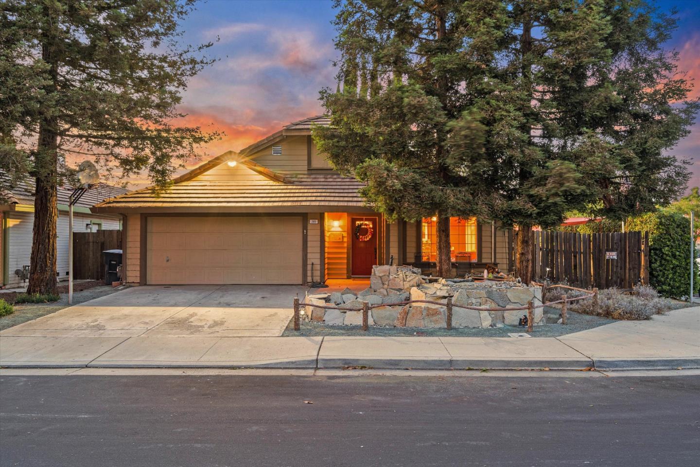 Photo of 285 Cedar Mountain Dr in Tracy, CA