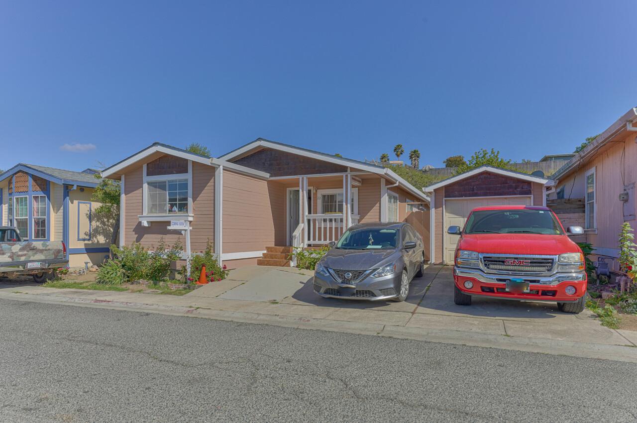 Detail Gallery Image 1 of 1 For 704 Garner Ave #22,  Salinas,  CA 93905 - 3 Beds | 2 Baths