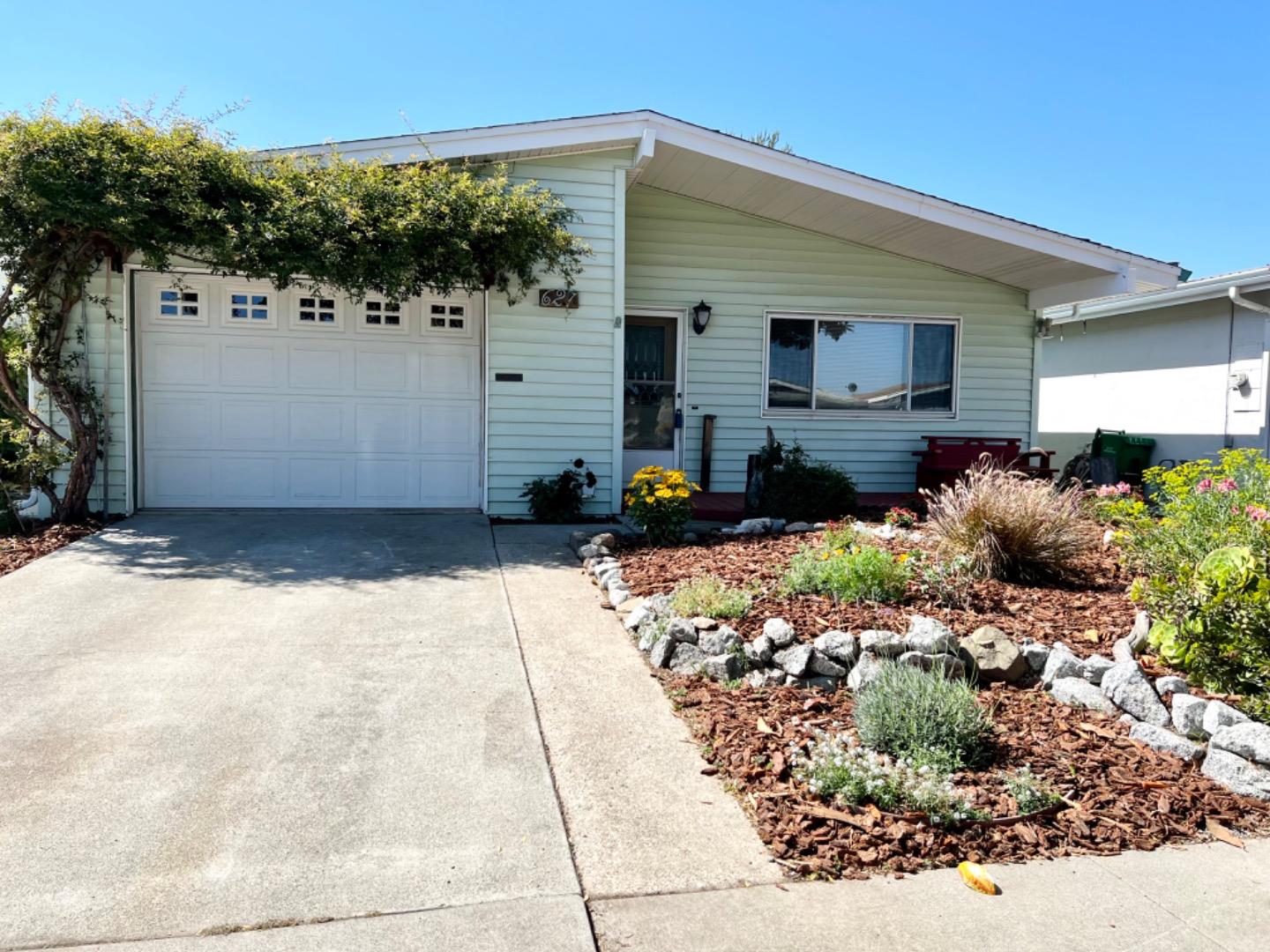 Detail Gallery Image 1 of 34 For 627 Atri Ct, Watsonville,  CA 95076 - 2 Beds | 1 Baths