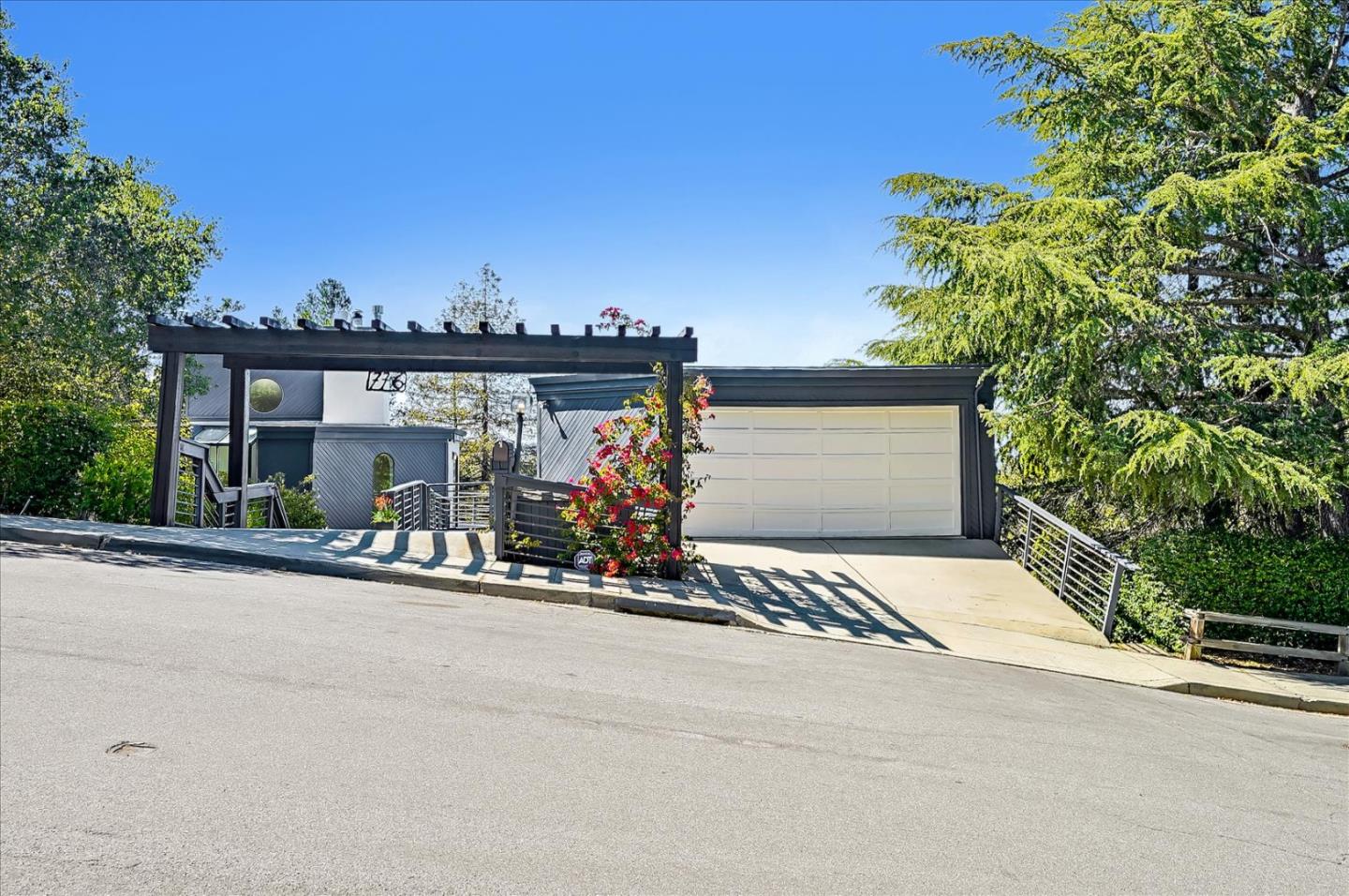 Detail Gallery Image 1 of 1 For 776 La Mesa Dr, Portola Valley,  CA 94028 - 4 Beds | 2/2 Baths