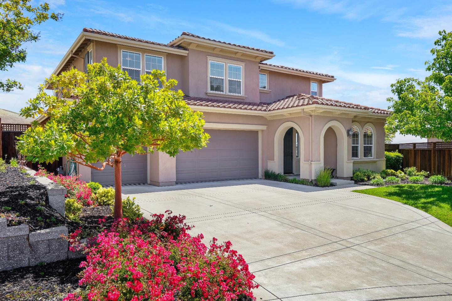 Detail Gallery Image 1 of 1 For 5627 Atella Ct, Dublin,  CA 94568 - 5 Beds | 3/1 Baths