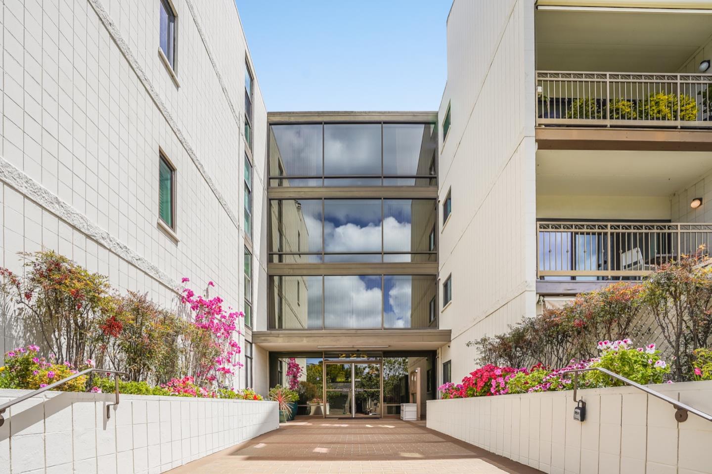 Detail Gallery Image 1 of 1 For 225 Virginia Ave 1c,  San Mateo,  CA 94402 - 2 Beds | 2 Baths