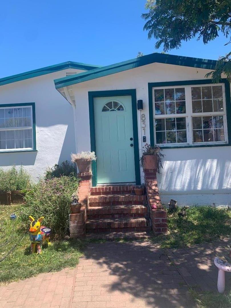 831 Francisco St, El Granada, CA 94019 2 Beds 1/1 Baths (Sold