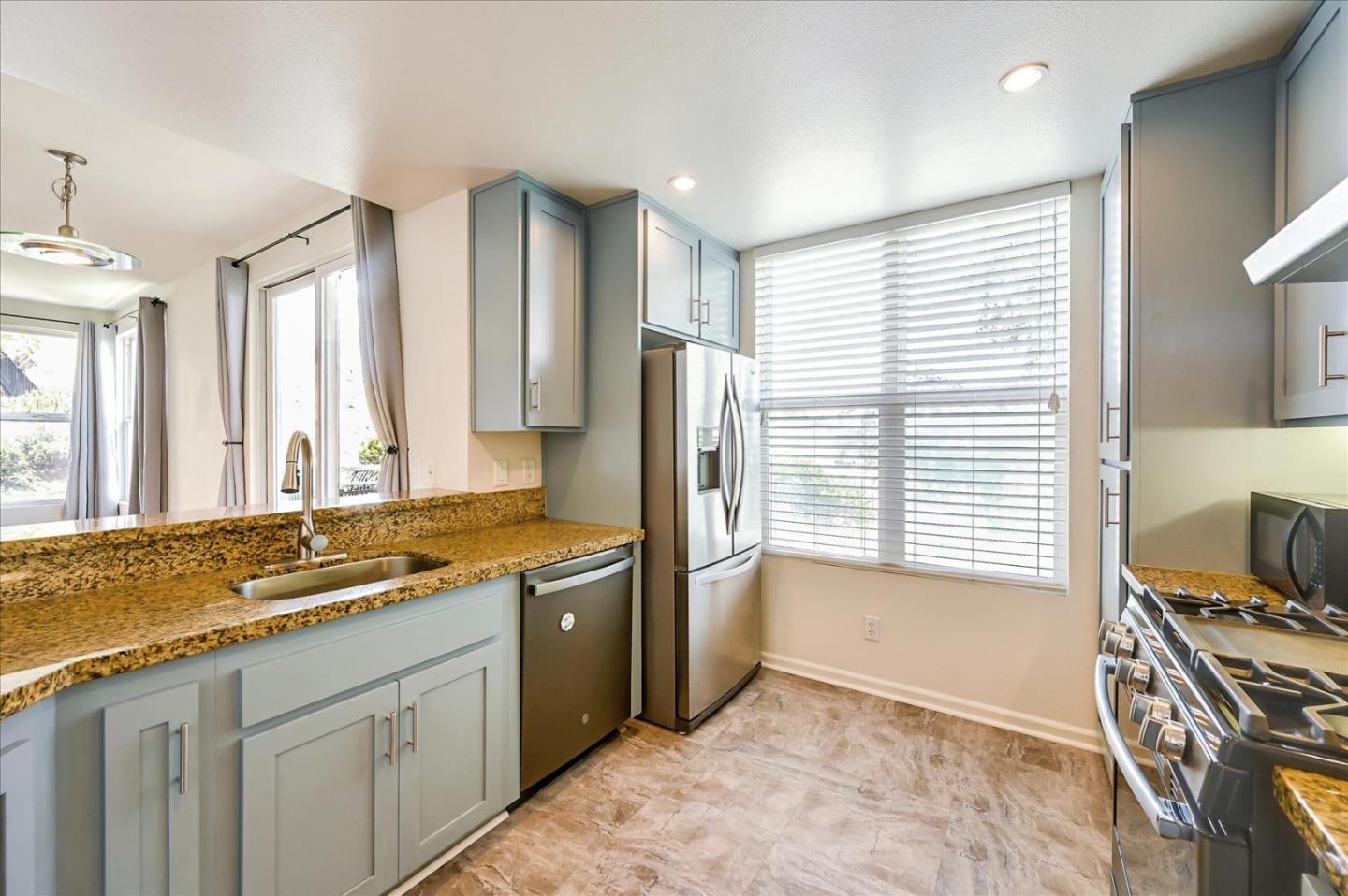 Detail Gallery Image 1 of 1 For 401 Crescent Ct #4205,  San Francisco,  CA 94134 - 2 Beds | 2 Baths