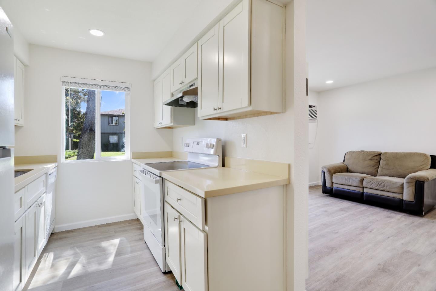 Detail Gallery Image 1 of 1 For 1133 Meadow Ln #43,  Concord,  CA 94520 - 1 Beds | 1 Baths