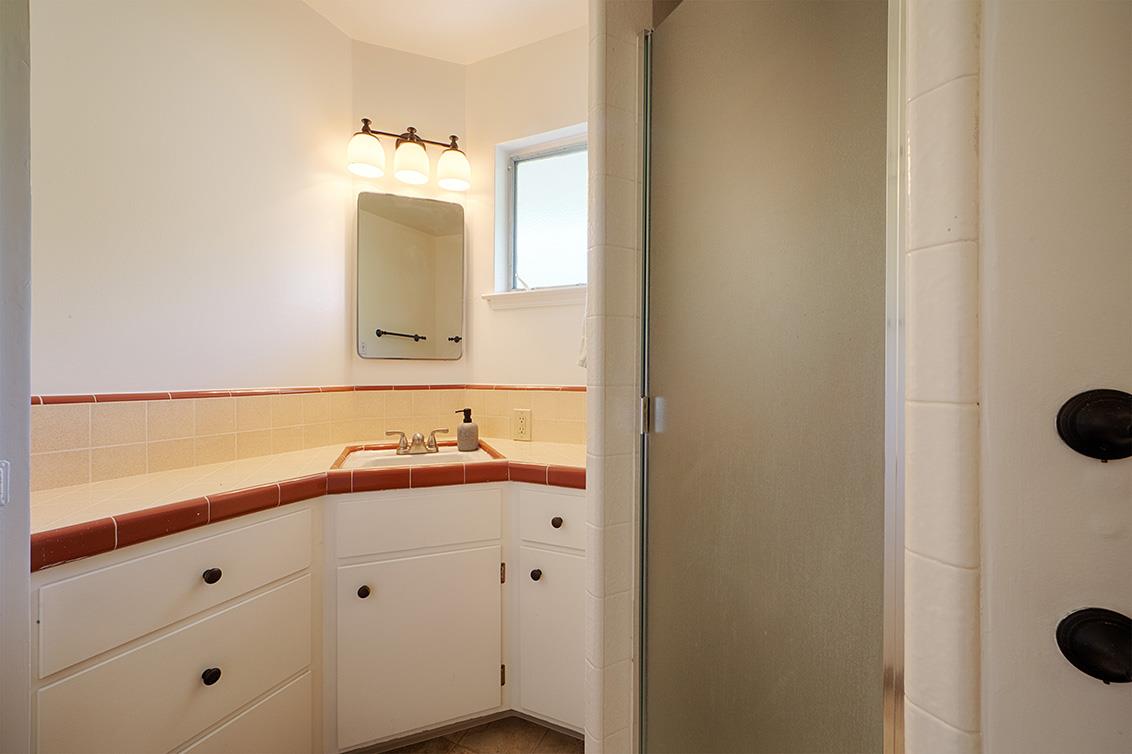 Detail Gallery Image 2 of 8 For 2262 #1 W Yale, Palo Alto,  CA 94303 - 1 Beds | 1 Baths