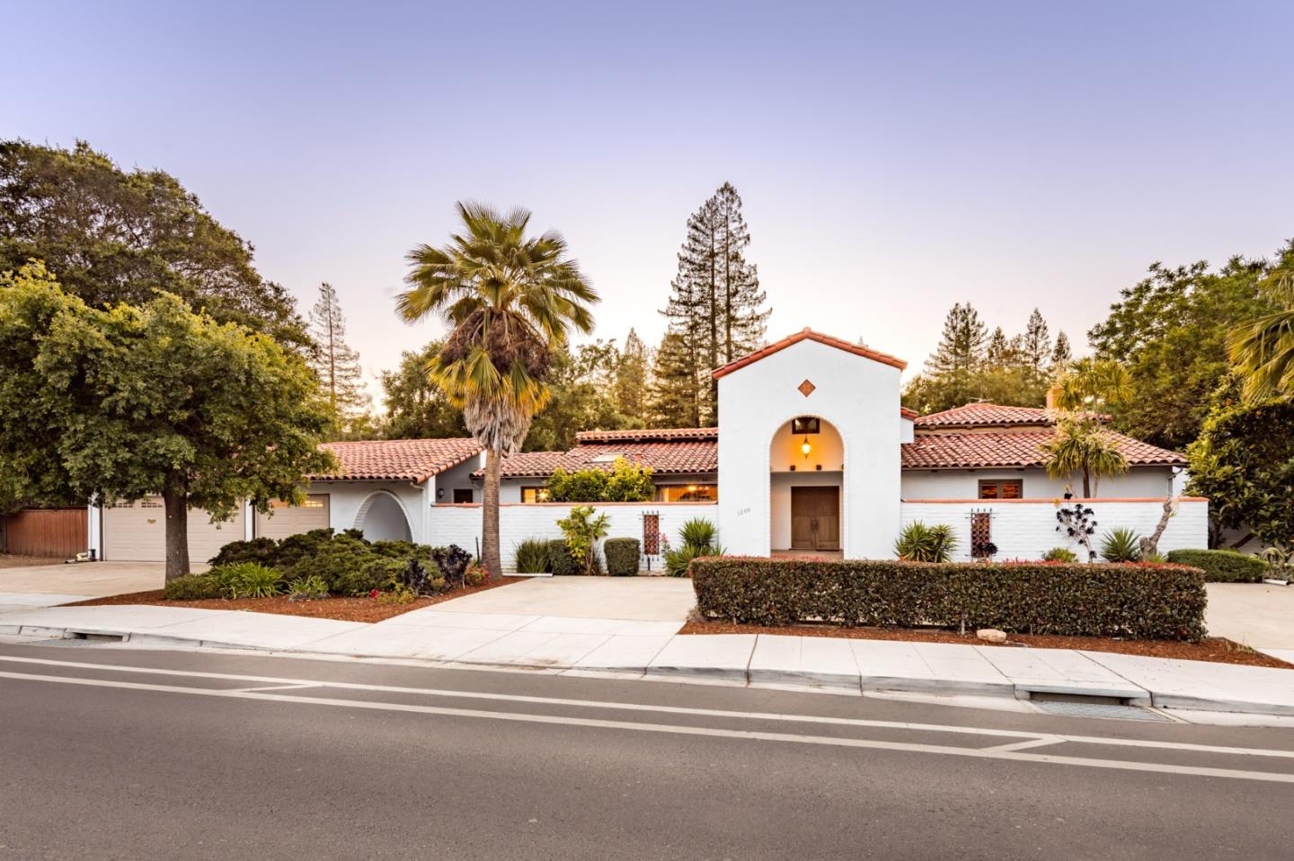 Detail Gallery Image 1 of 1 For 1200 Santa Cruz Ave, Menlo Park,  CA 94025 - 4 Beds | 3 Baths