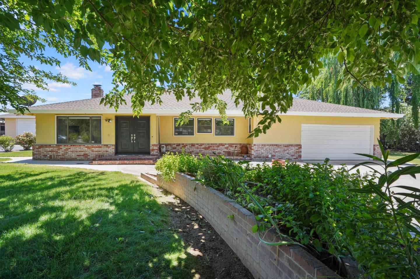 Photo of 10320 Upton Ct in Elk Grove, CA