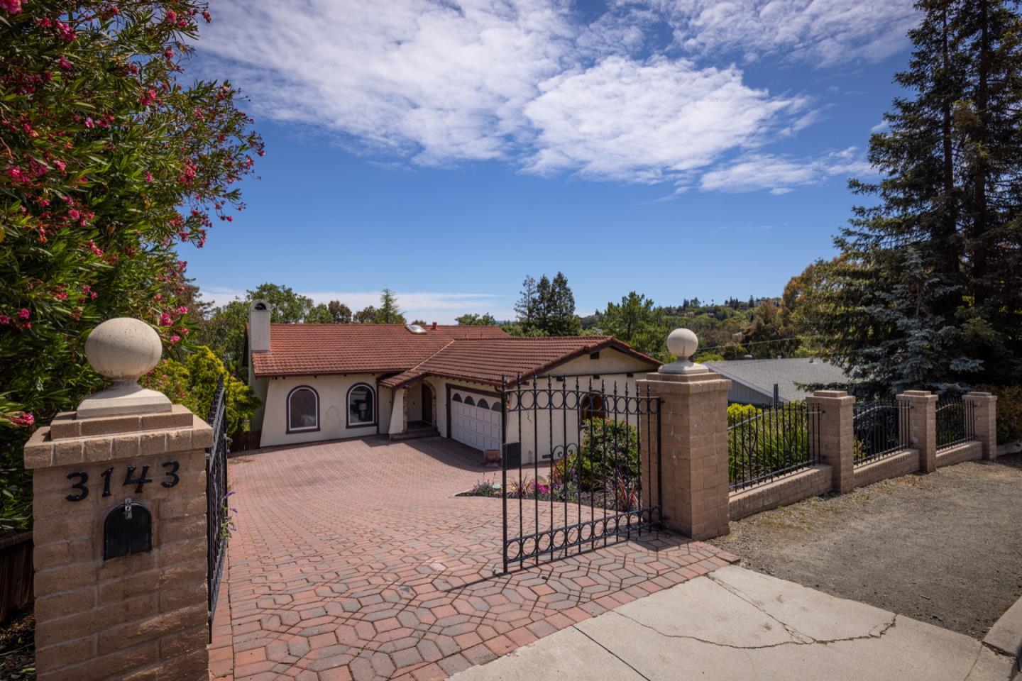 Detail Gallery Image 1 of 1 For 3143 Oak Knoll Dr, Redwood City,  CA 94062 - 4 Beds | 3/1 Baths