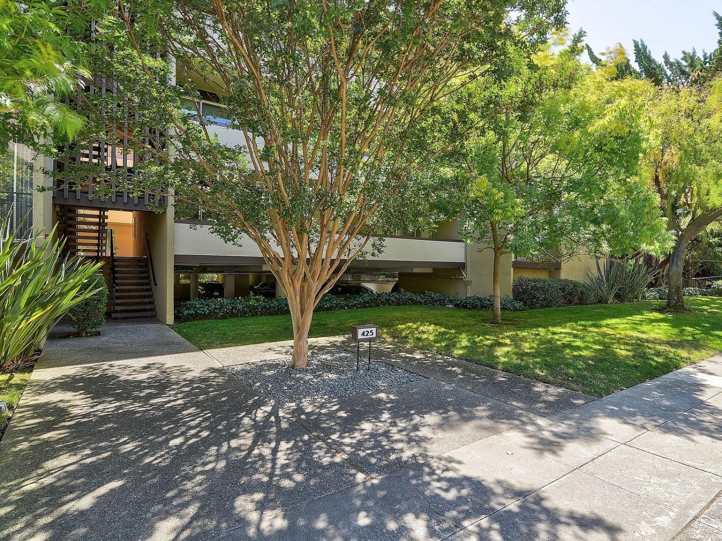 Detail Gallery Image 1 of 1 For 425 Grant Ave #22,  Palo Alto,  CA 94306 - 3 Beds | 2 Baths
