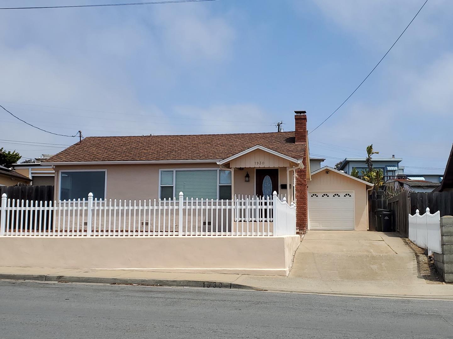 Detail Gallery Image 1 of 1 For 1930 Noche Buena St, Seaside,  CA 93955 - 2 Beds | 1 Baths