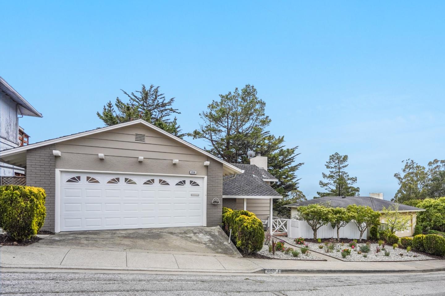 Detail Gallery Image 1 of 1 For 1206 Park Pacifica Ave, Pacifica,  CA 94044 - 3 Beds | 2/1 Baths