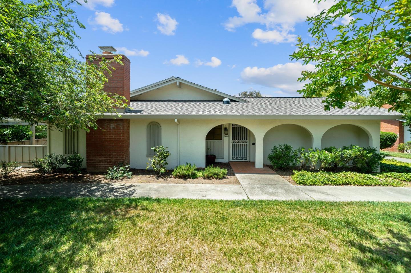 Detail Gallery Image 1 of 1 For 5446 Cribari Grn, San Jose,  CA 95135 - 2 Beds | 2 Baths