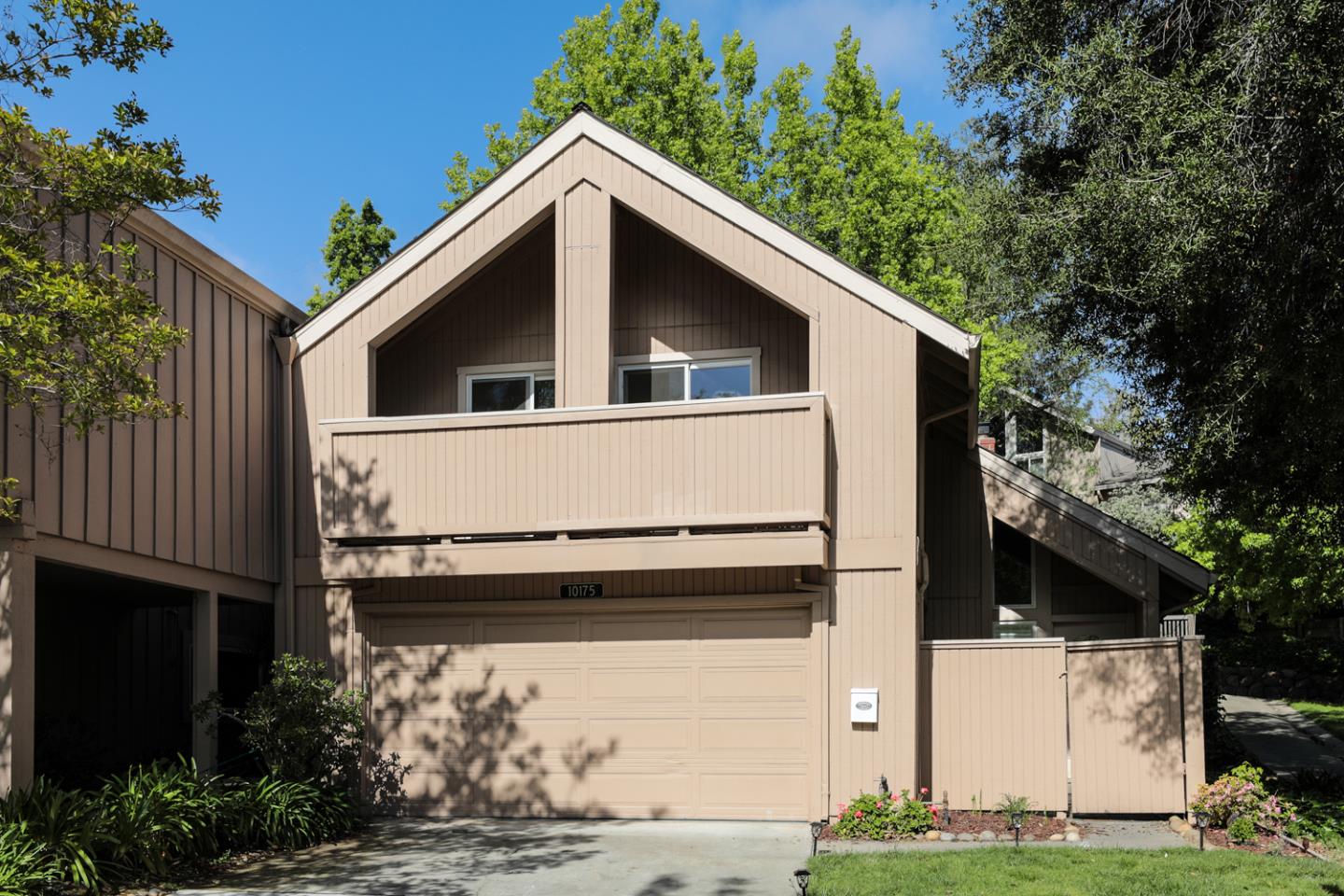 Detail Gallery Image 1 of 31 For 10175 Potters Hatch Cmn, Cupertino,  CA 95014 - 3 Beds | 2/1 Baths