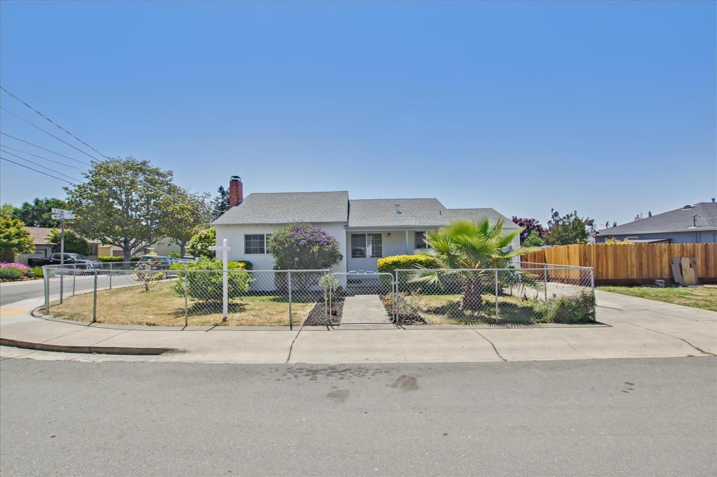 Detail Gallery Image 1 of 1 For 4235 Mabel Ave, Castro Valley,  CA 94546 - 2 Beds | 1 Baths