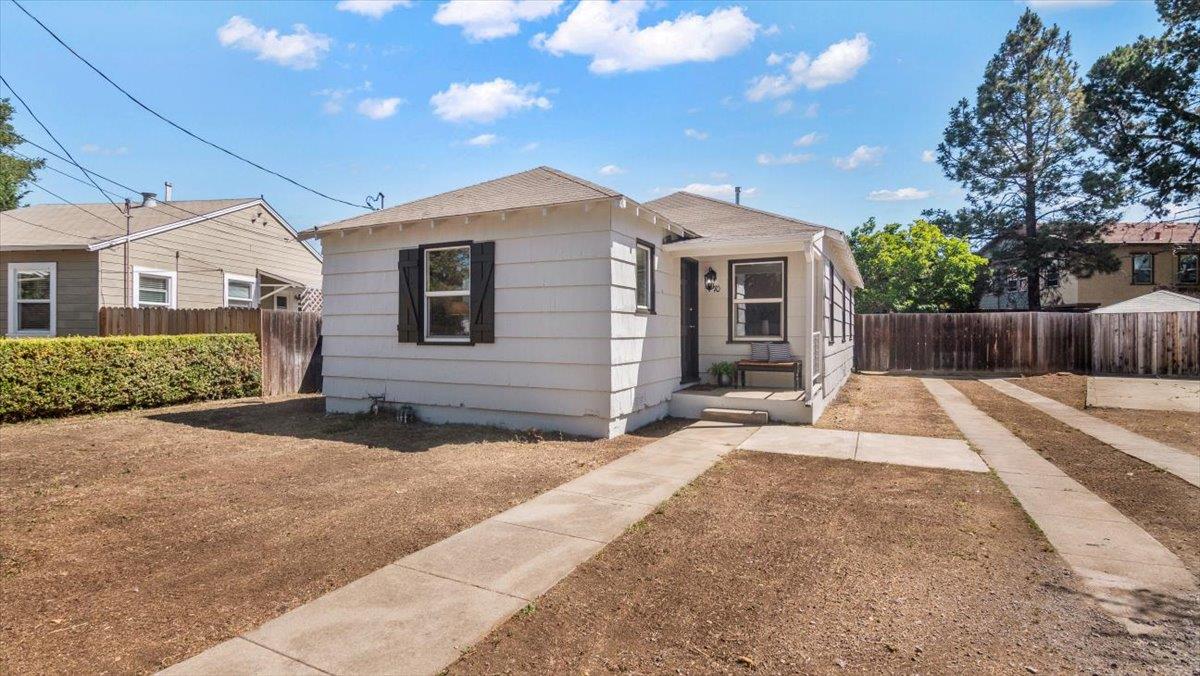 Detail Gallery Image 1 of 1 For 70 Chester Cir, Los Altos,  CA 94022 - 3 Beds | 1 Baths