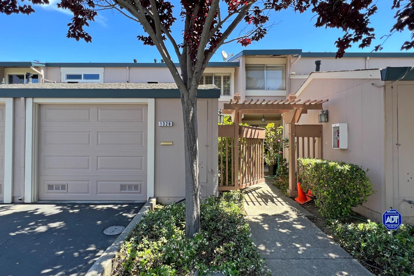 Detail Gallery Image 1 of 1 For 1328 Merrivale West Sq, San Jose,  CA 95117 - 2 Beds | 2/1 Baths