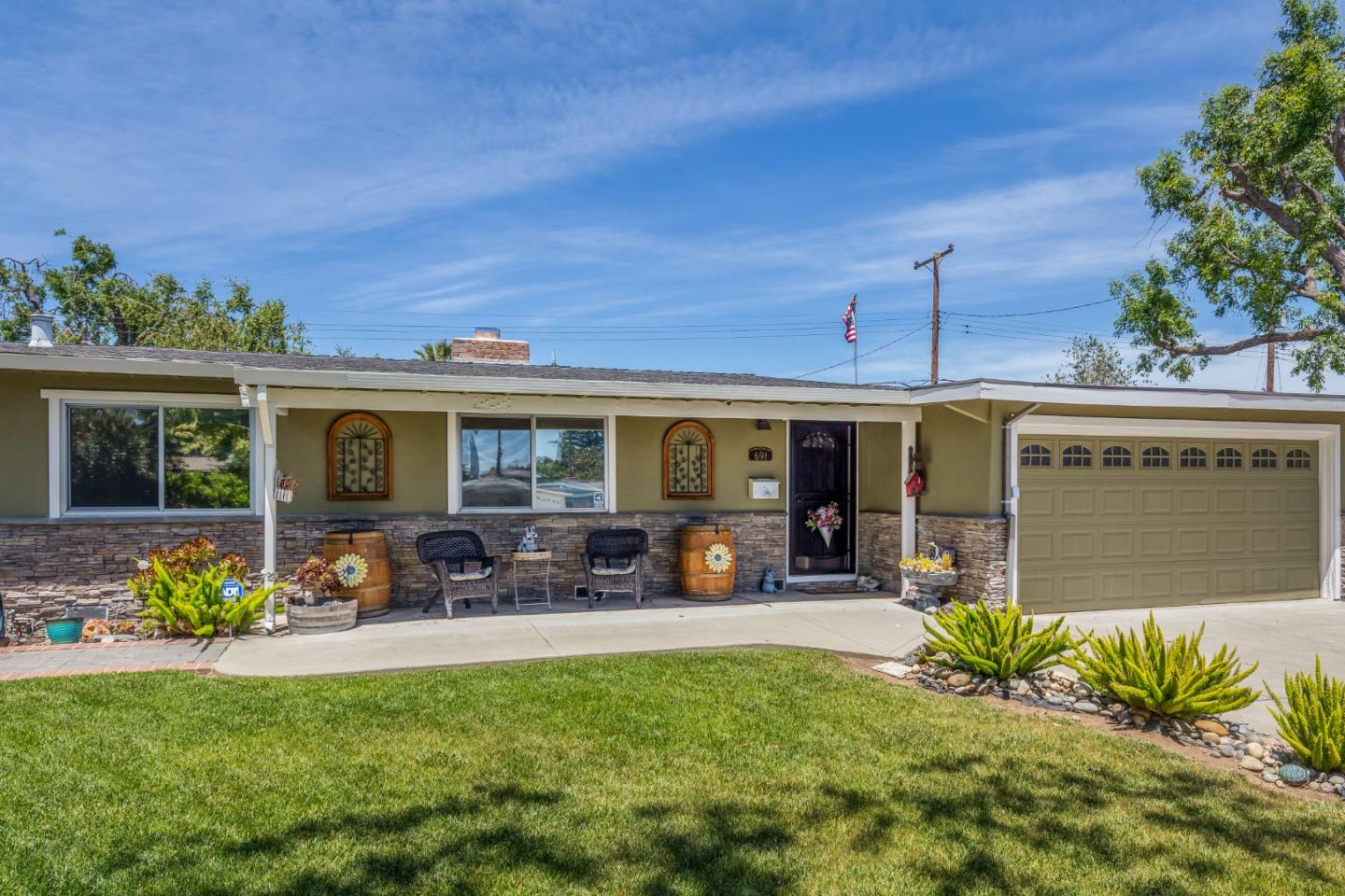 Detail Gallery Image 1 of 26 For 691 Albert Way, Campbell,  CA 95008 - 3 Beds | 2 Baths