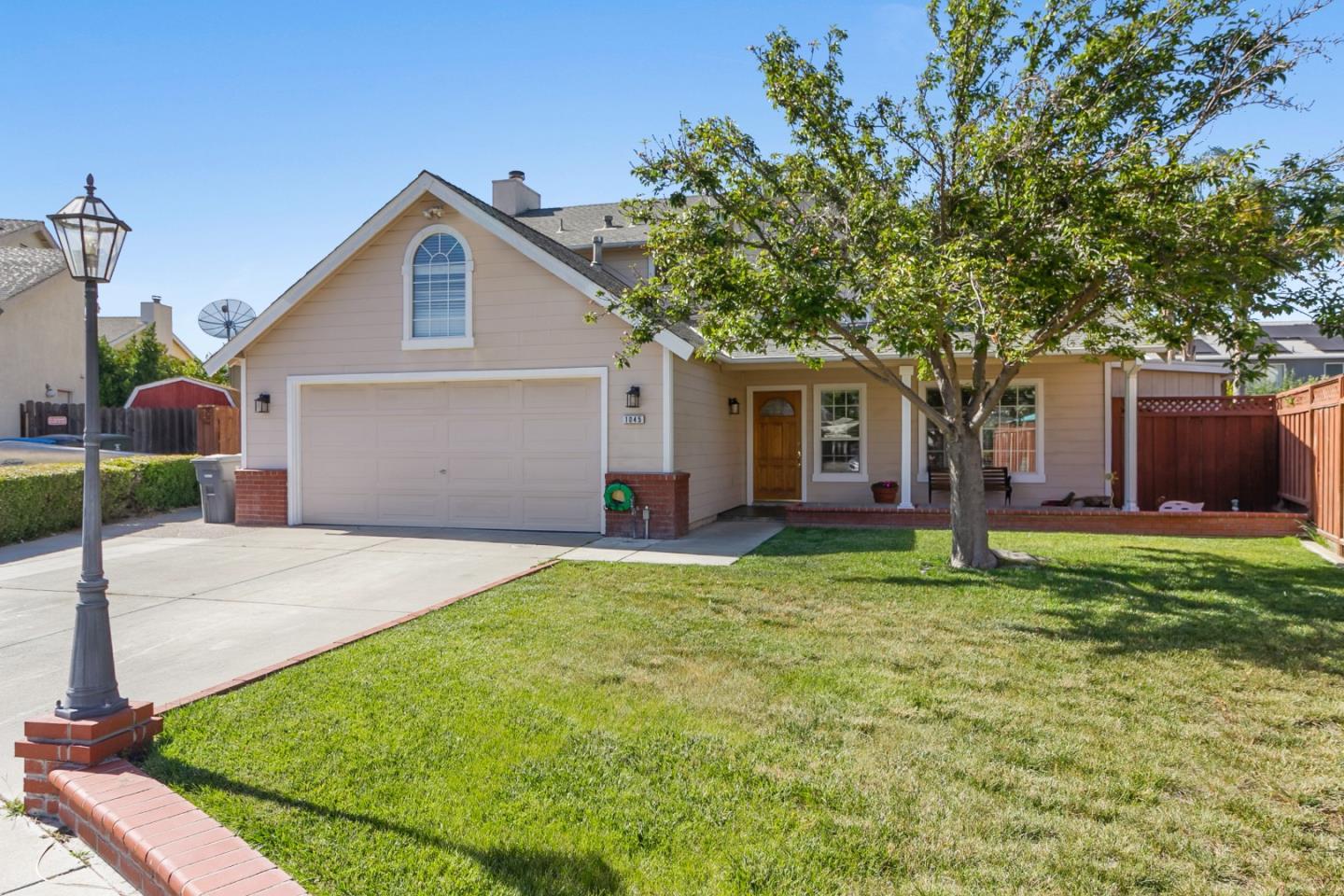 Detail Gallery Image 1 of 1 For 1045 Hirasaki Ct, Gilroy,  CA 95020 - 4 Beds | 2/1 Baths