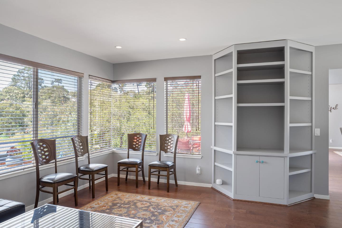Detail Gallery Image 9 of 19 For 1632 Josselyn Canyon Rd, Monterey,  CA 93940 - 3 Beds | 2/1 Baths