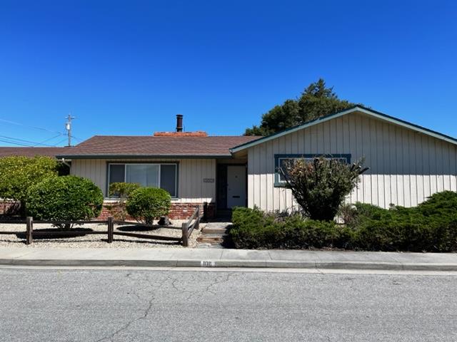 Detail Gallery Image 1 of 1 For 1011 Windsor St, Santa Cruz,  CA 95062 - 3 Beds | 2 Baths