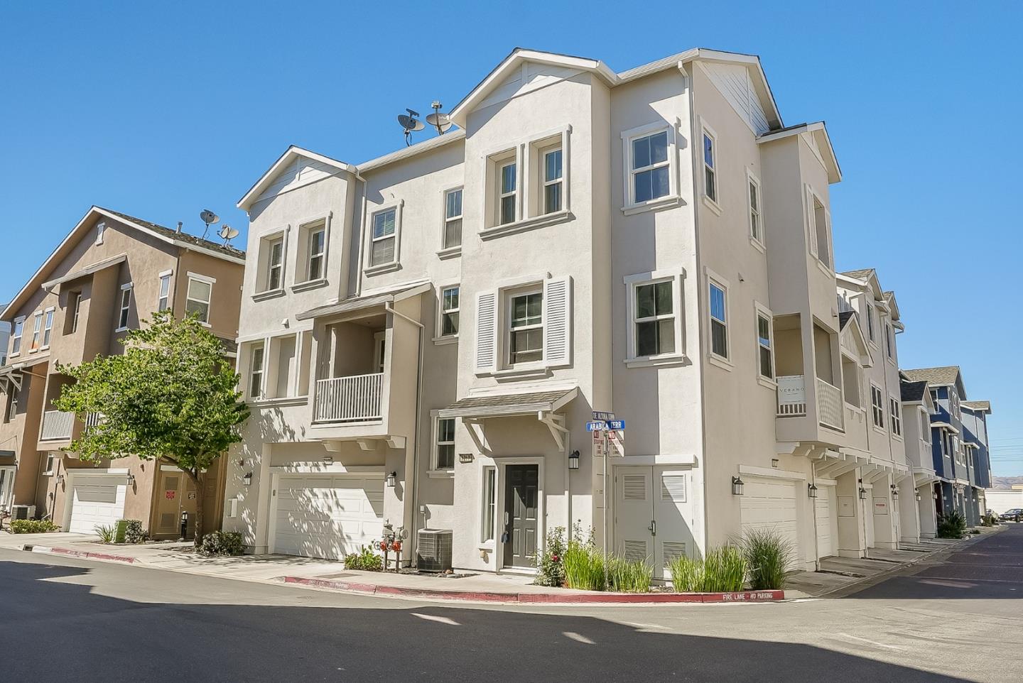 Detail Gallery Image 1 of 1 For 1176 Arabica Ter, San Jose,  CA 95126 - 2 Beds | 2/1 Baths