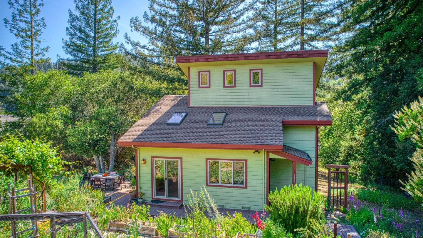Detail Gallery Image 1 of 1 For 230 Moores Gulch Rd, Soquel,  CA 95073 - 3 Beds | 2 Baths