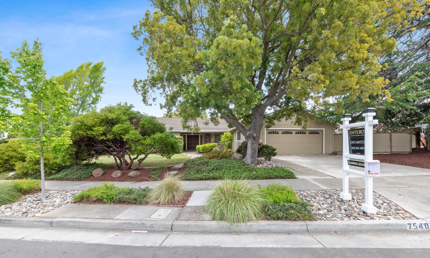 Detail Gallery Image 1 of 1 For 7540 Tiptoe Ln, Cupertino,  CA 95014 - 5 Beds | 2/1 Baths