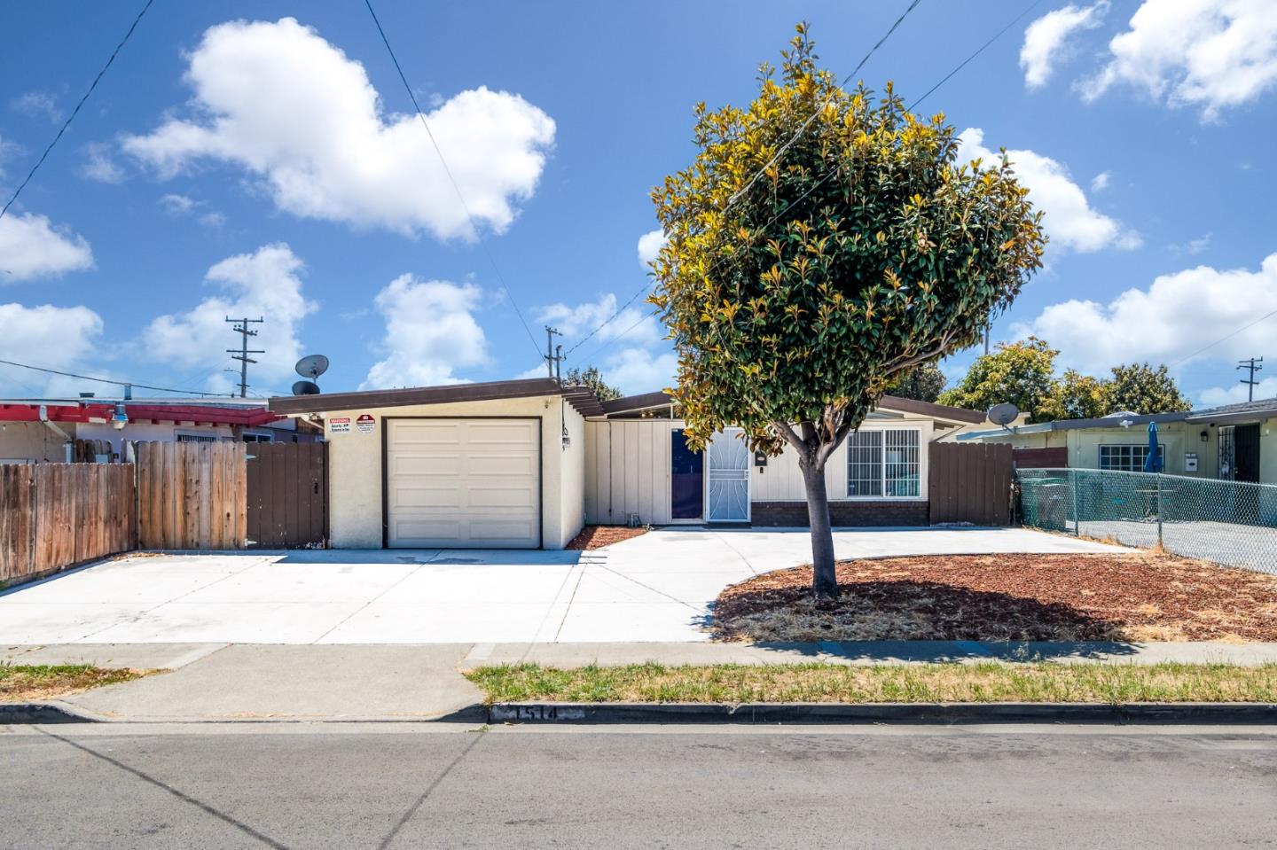 Photo of 1514 Sumatra St in Hayward, CA