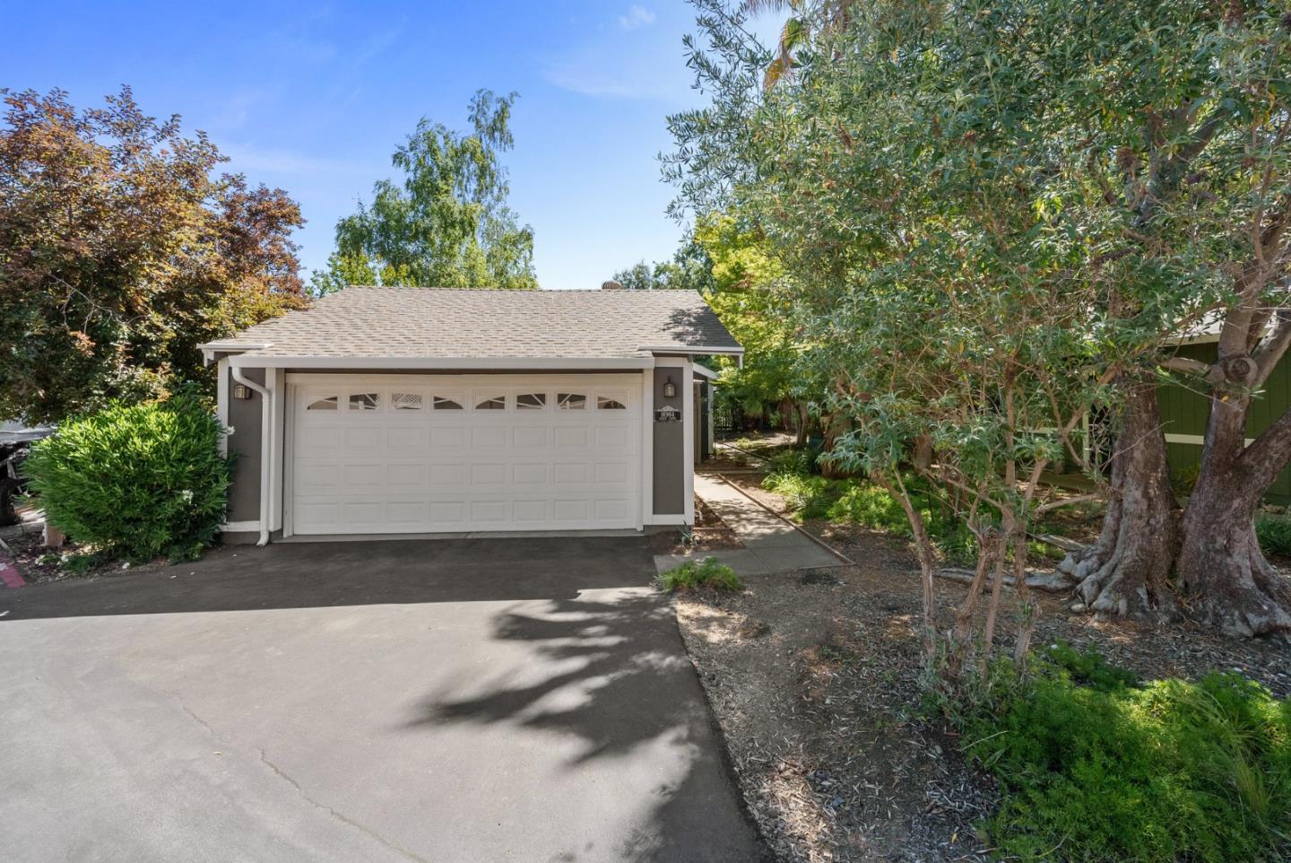 Detail Gallery Image 1 of 27 For 16964 Leslie Ct, Morgan Hill,  CA 95037 - 3 Beds | 2 Baths