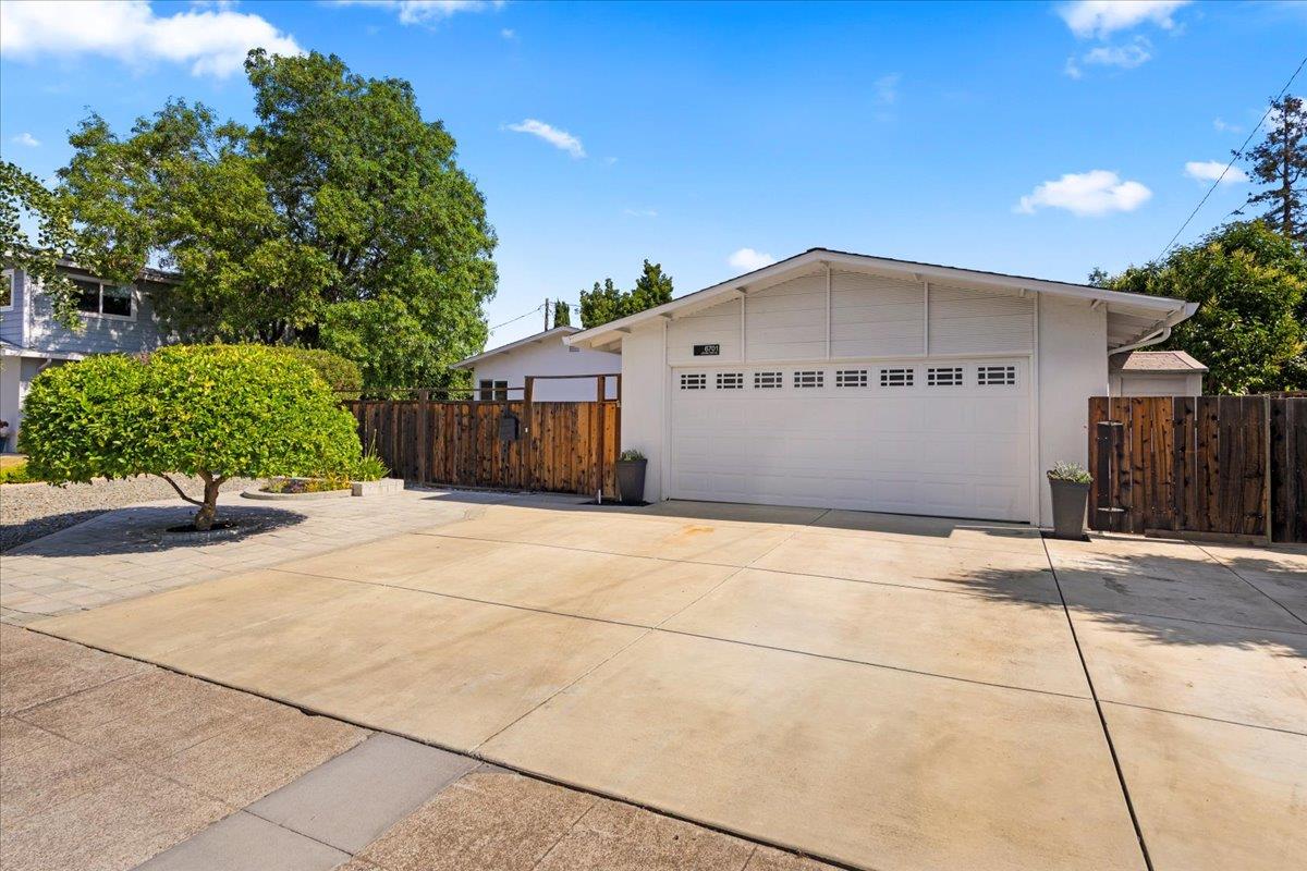 Detail Gallery Image 1 of 1 For 6701 John Dr, Cupertino,  CA 95014 - 3 Beds | 2 Baths