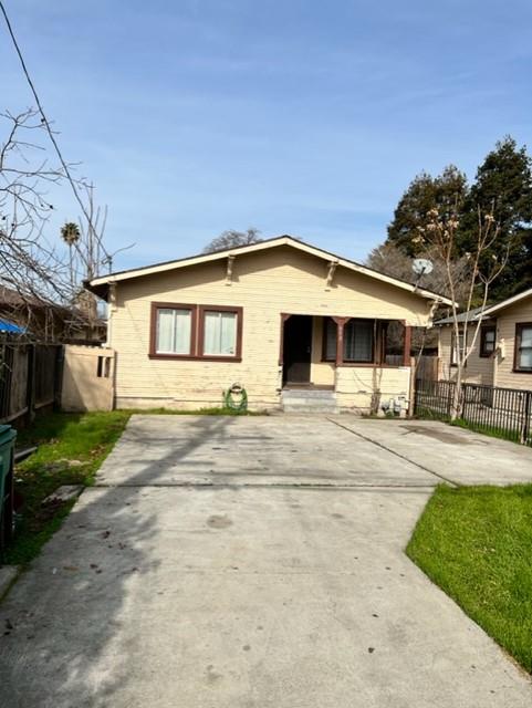 Photo of 372 Smalley Ave in Hayward, CA