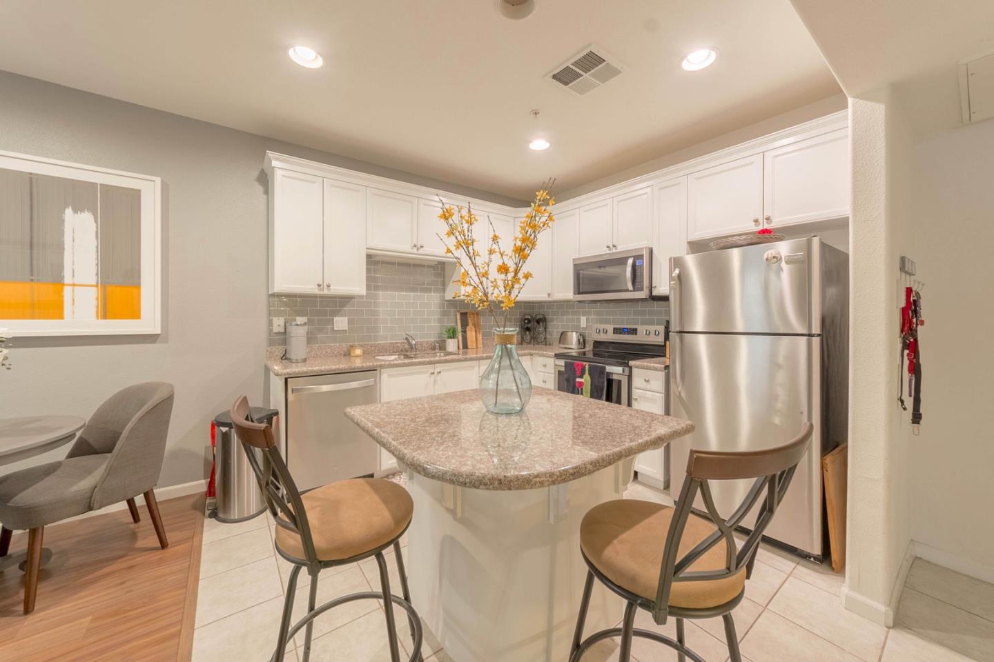 Detail Gallery Image 1 of 17 For 88 N Jackson Ave #114,  San Jose,  CA 95116 - 1 Beds | 1 Baths