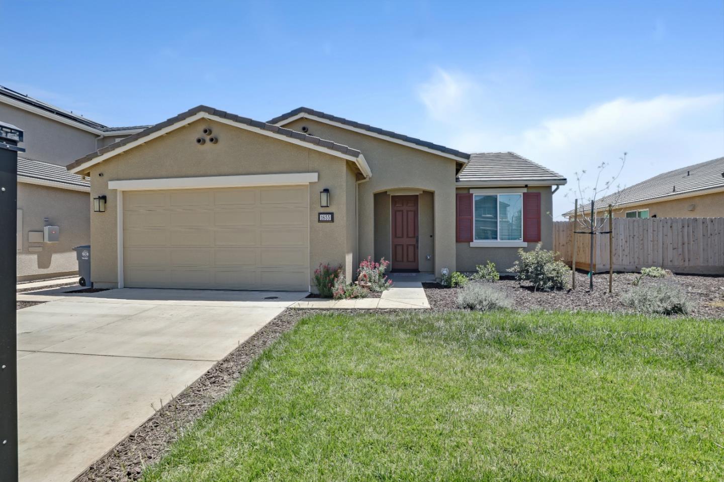 Photo of 1655 Dolomite Dr in Los Banos, CA