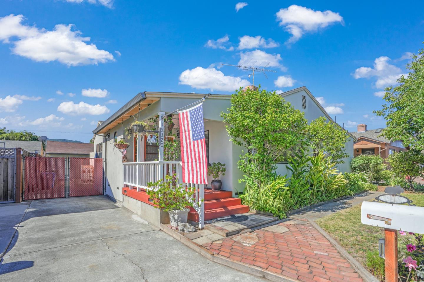 Detail Gallery Image 1 of 1 For 15320 Herring Ave, San Jose,  CA 95124 - 2 Beds | 1 Baths