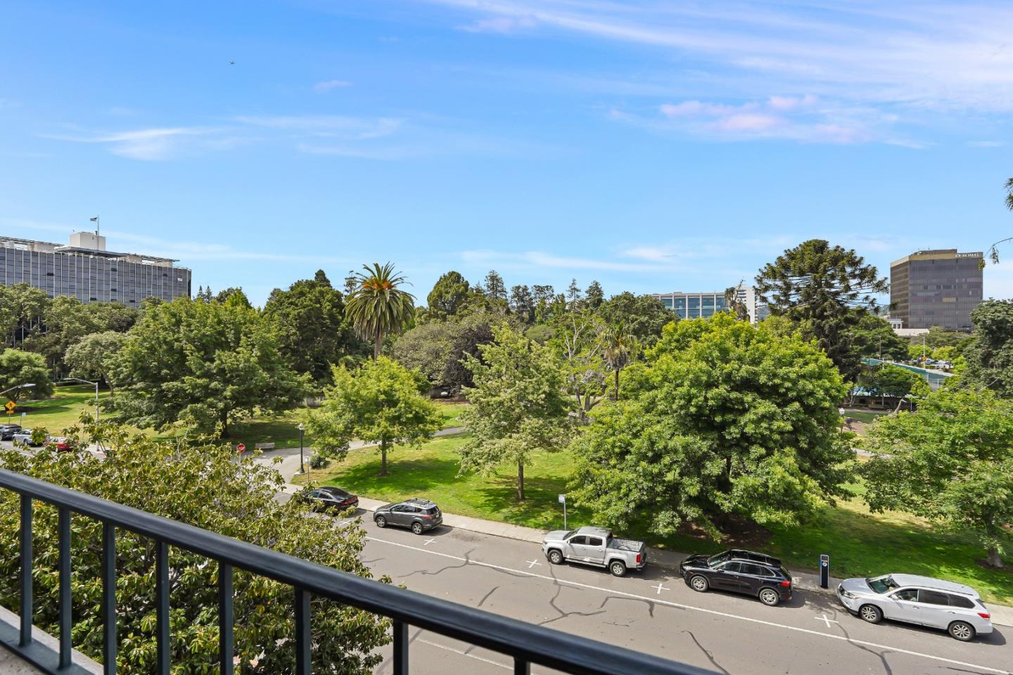 Detail Gallery Image 1 of 1 For 555 Laurel Ave #413,  San Mateo,  CA 94401 - 2 Beds | 2 Baths