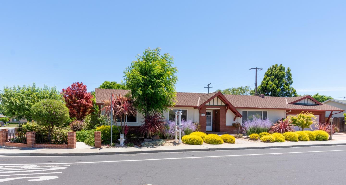 Detail Gallery Image 1 of 1 For 1285 Maryann Dr, Santa Clara,  CA 95050 - 4 Beds | 2 Baths