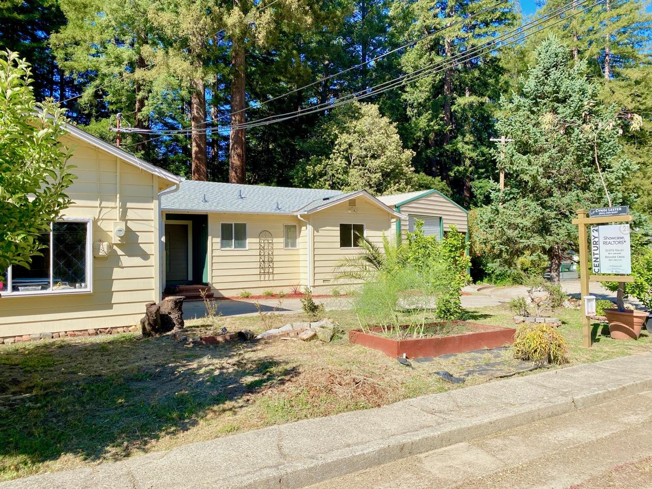 Detail Gallery Image 1 of 1 For 215 Moon Dr, Boulder Creek,  CA 95006 - 3 Beds | 2 Baths