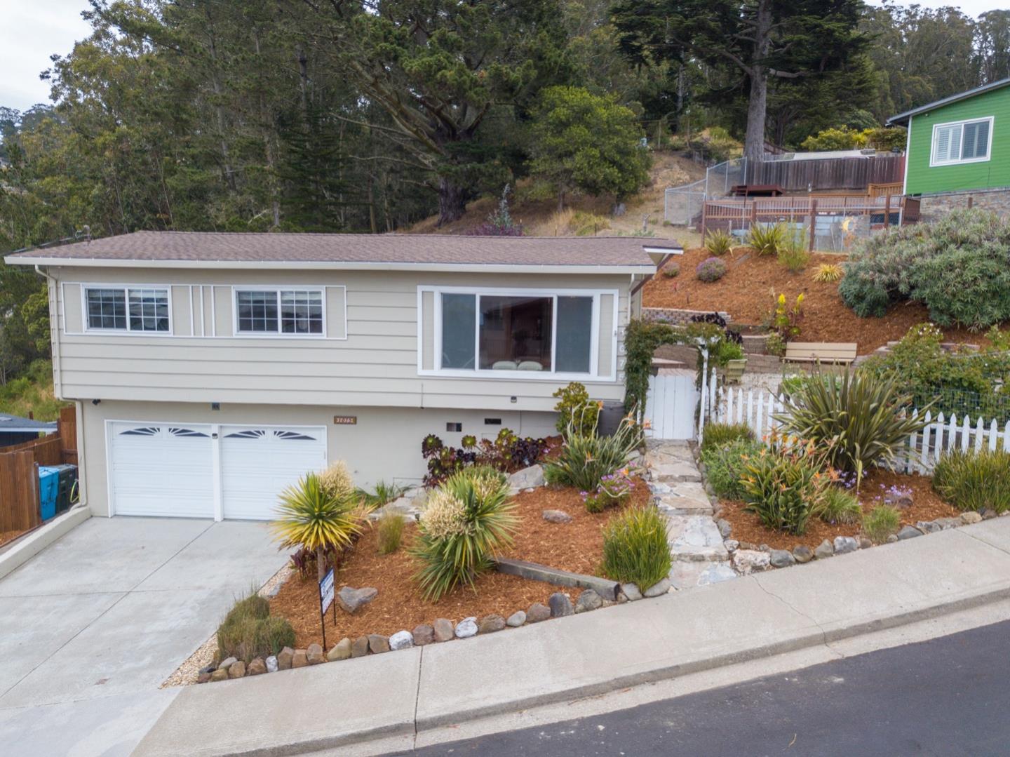 Detail Gallery Image 1 of 1 For 1075 Crespi Dr, Pacifica,  CA 94044 - 3 Beds | 2 Baths