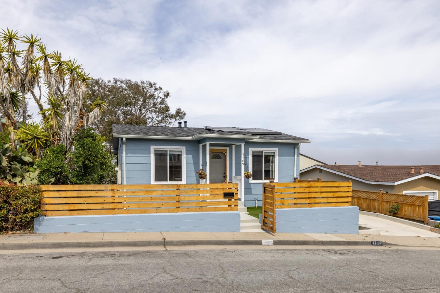 Detail Gallery Image 1 of 1 For 1709 Luzern St, Seaside,  CA 93955 - 2 Beds | 2 Baths