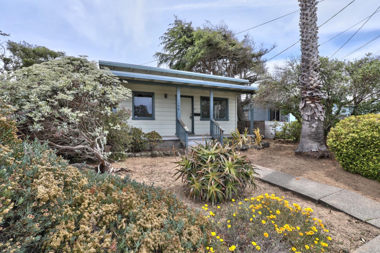 Detail Gallery Image 1 of 1 For 1394 Metz Ave, Seaside,  CA 93955 - 3 Beds | 2 Baths