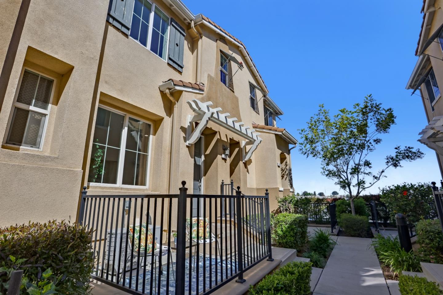 Detail Gallery Image 1 of 1 For 119 Parc Place Dr, Milpitas,  CA 95035 - 2 Beds | 2/1 Baths