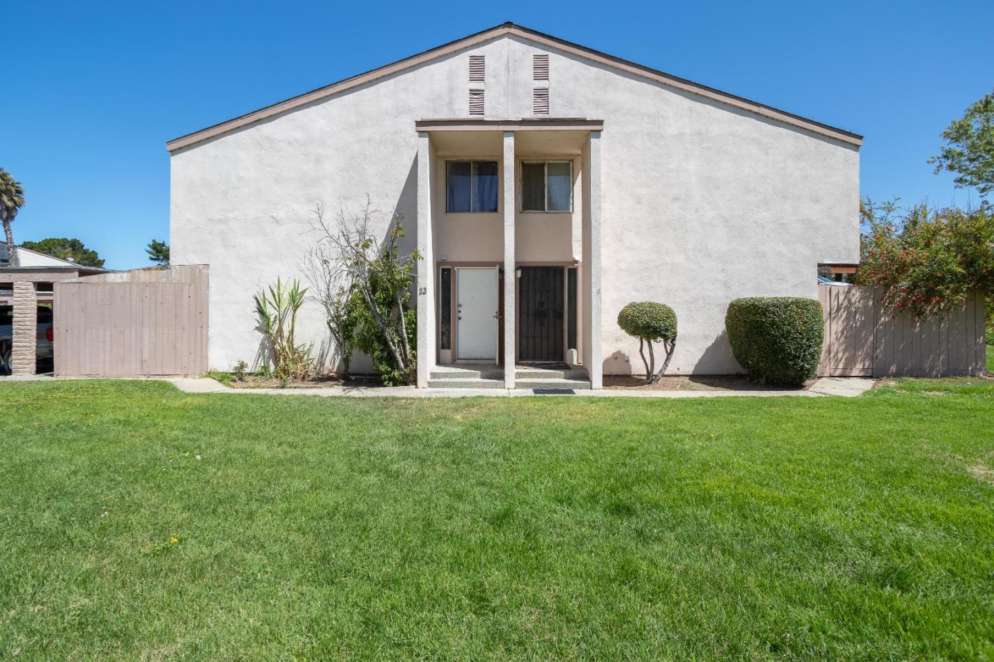 Detail Gallery Image 1 of 1 For 915 Acosta Plz #24,  Salinas,  CA 93905 - 3 Beds | 1/1 Baths