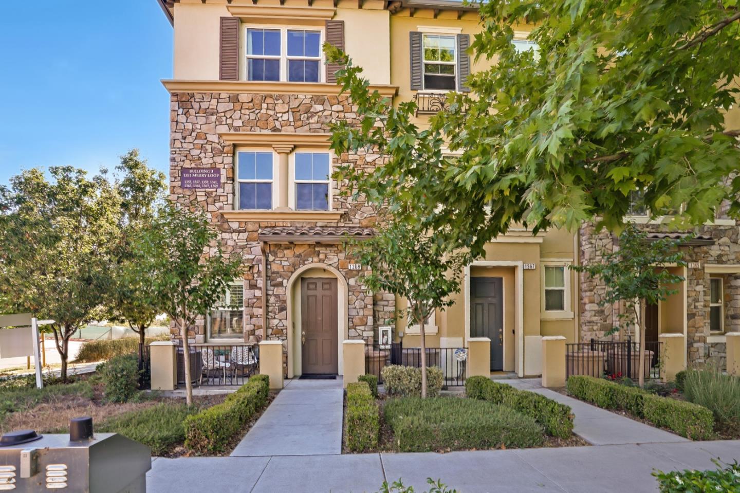 Detail Gallery Image 1 of 1 For 1369 Merry Loop, Milpitas,  CA 95035 - 3 Beds | 3/1 Baths