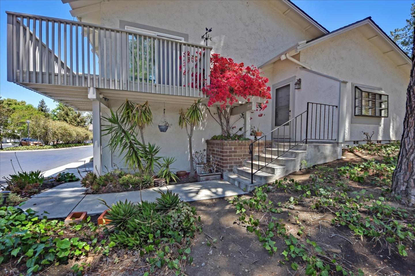 Detail Gallery Image 1 of 18 For 10854 Northview Sq, Cupertino,  CA 95014 - 1 Beds | 1 Baths