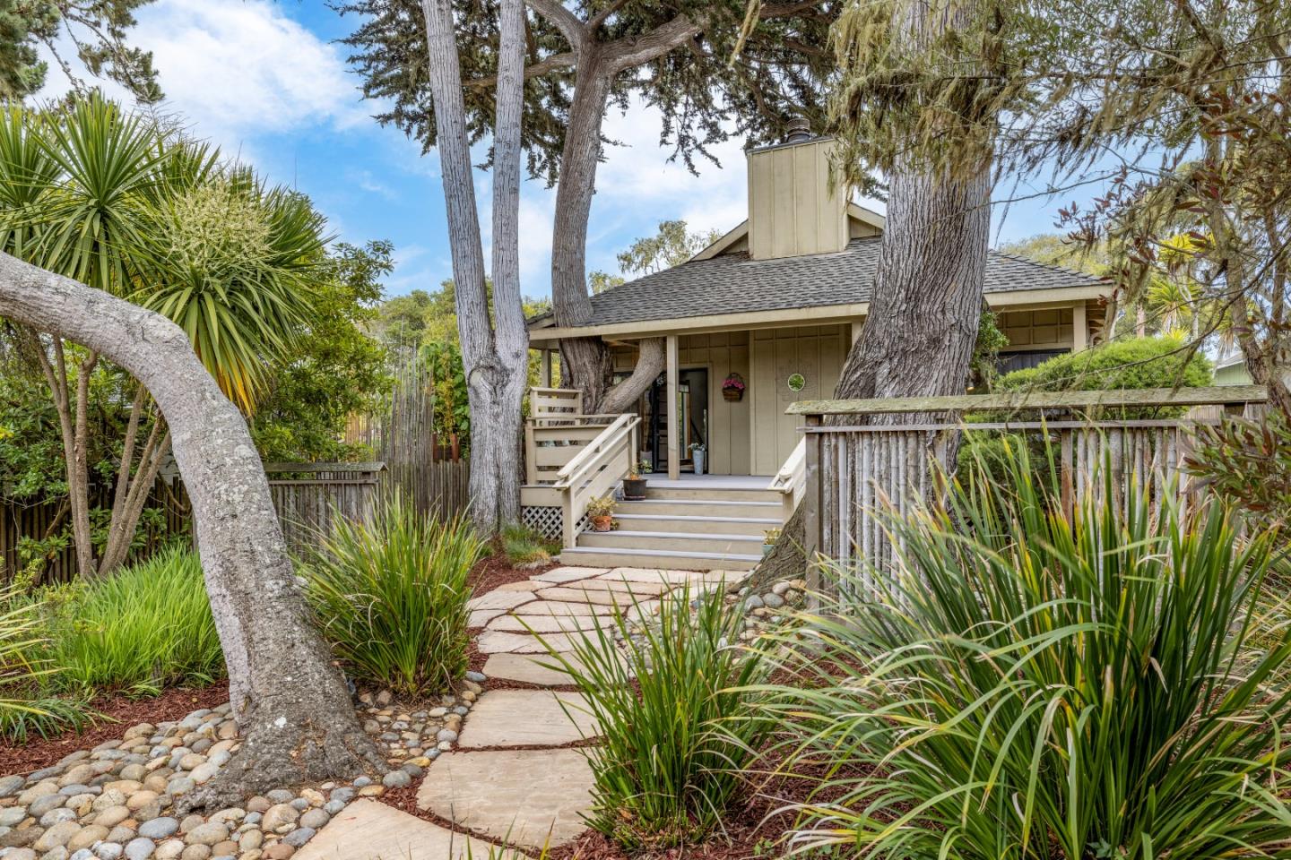 Detail Gallery Image 1 of 1 For 705 Walnut St, Pacific Grove,  CA 93950 - 3 Beds | 2 Baths