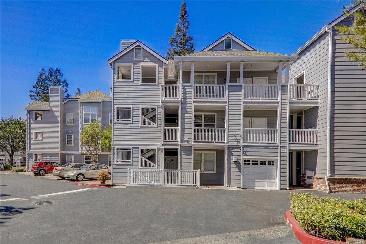 Detail Gallery Image 1 of 1 For 905 Sunrose Ter #109,  Sunnyvale,  CA 94086 - 2 Beds | 2 Baths