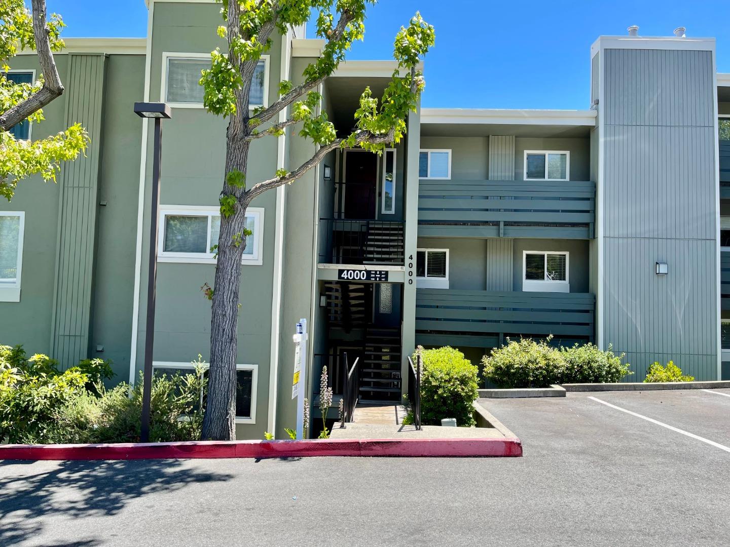 2 Bedroom Condo in desirable Farm Hill Vista Community. New carpeting, fresh paint, ceiling fan, and in-unit laundry. Patio deck, 1 carport with storage space. Enjoy the community swimming pool, and clubhouse. Conveniently located minutes from downtown Redwood City, shopping, and restaurants. Easy access to I-280.