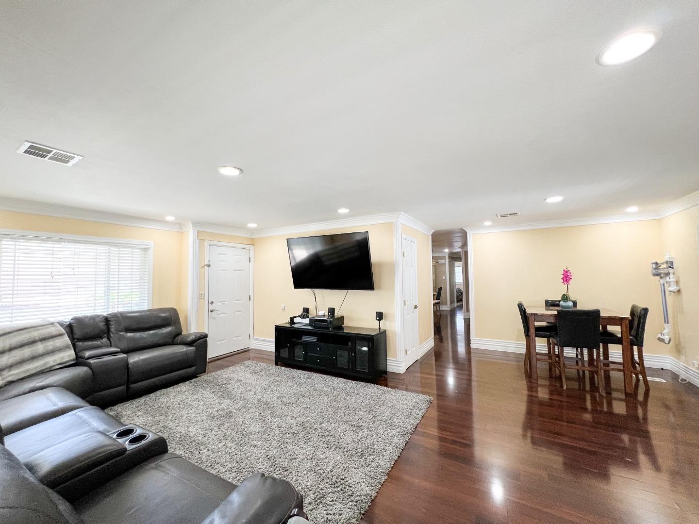 Detail Gallery Image 1 of 1 For 5450 Monterey Rd #80,  San Jose,  CA 95111 - 2 Beds | 2 Baths