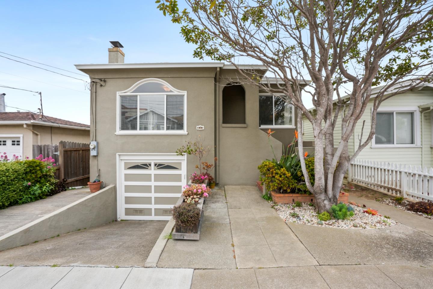 Detail Gallery Image 1 of 1 For 828 Olive Ave, South San Francisco,  CA 94080 - 4 Beds | 2 Baths